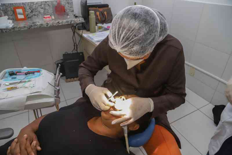 no-dia-da-saude-bucal,-prefeitura-entrega-proteses-dentarias-e-realiza-procedimentos-no-ceo-de-itinga