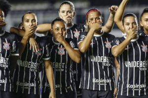 abertura-de-rodada-do-brasileirao-feminino-e-marcada-por-protestos
