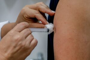 vacinas-da-dengue-que-vencem-hoje-foram-redistribuidas,-diz-ministerio
