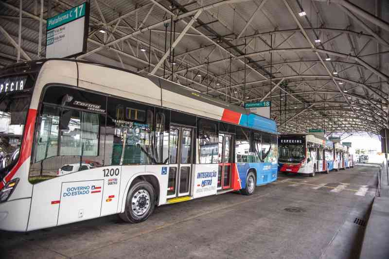 onibus-eletricos:-prefeitura-em-parceria-com-o-governo-do-estado-amplia-linhas-em-lauro-de-freitas