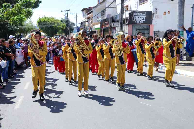 populacao-lotam-as-ruas-do-centro-e-festejam-os-62-anos-de-emancipacao-politica-de-lauro-de-freitas