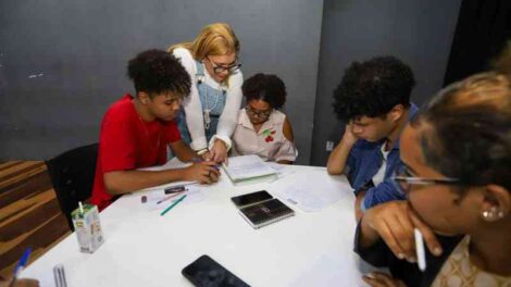 prefeitura-de-lauro-de-freitas-realiza-aulao-de-redacao-gratuito-para-jovens-que-irao-fazer-o-enem