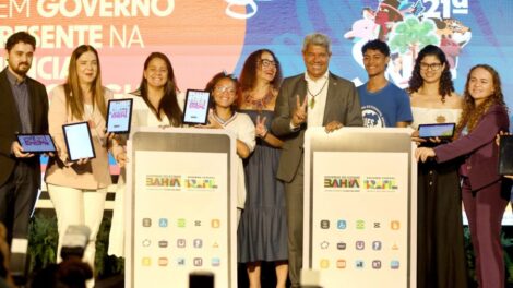 no-encerramento-da-21a-snct,-governo-do-estado-lanca-projetos,-firma-parcerias-e-entrega-78-mil-tablets