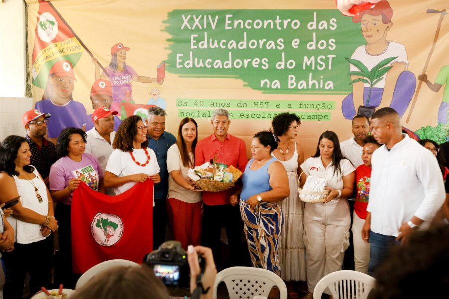 “e-uma-pauta-do-estado-com-os-movimentos-e-os-municipios-para-que-quem-mora-no-campo-possa-ter-terra,-agua-e-estrada”